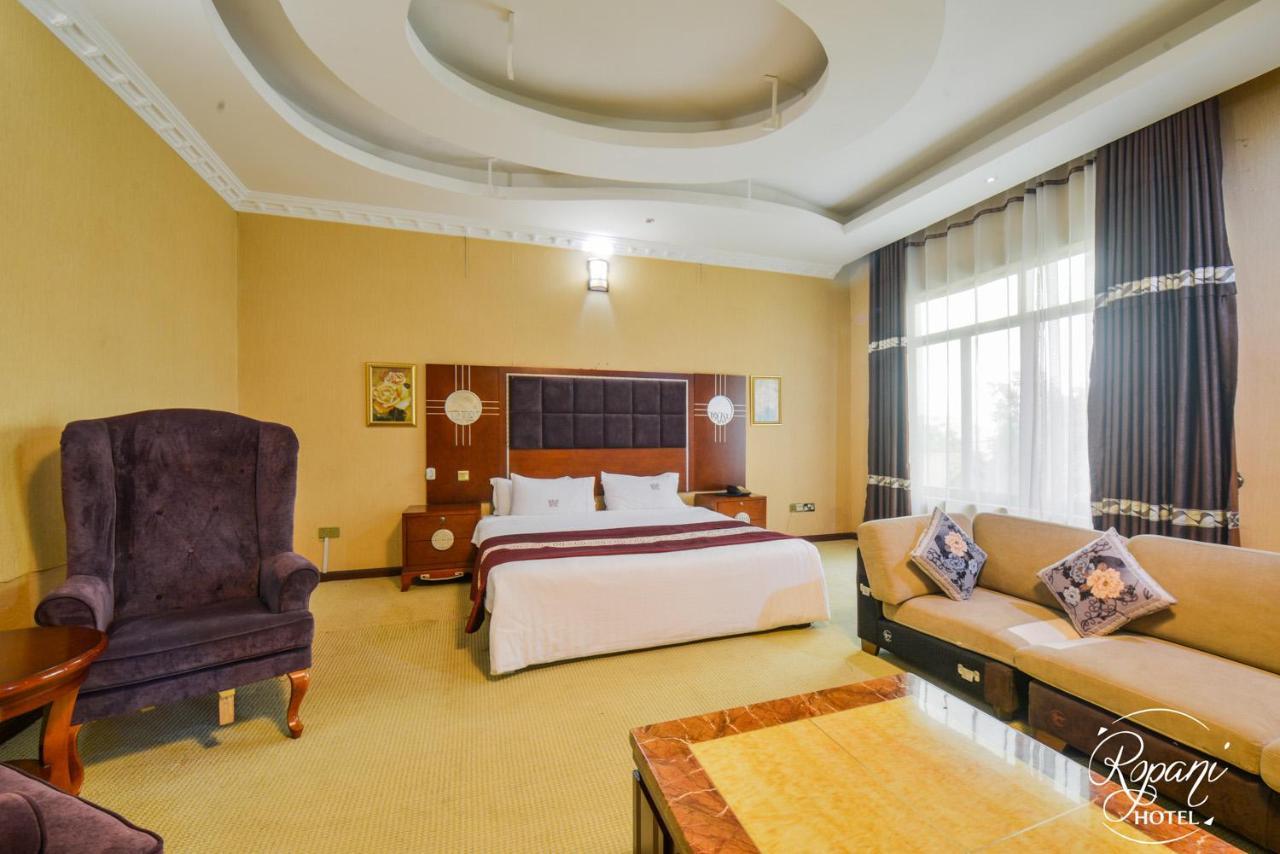 Ropani Hotel Kitende Exterior foto