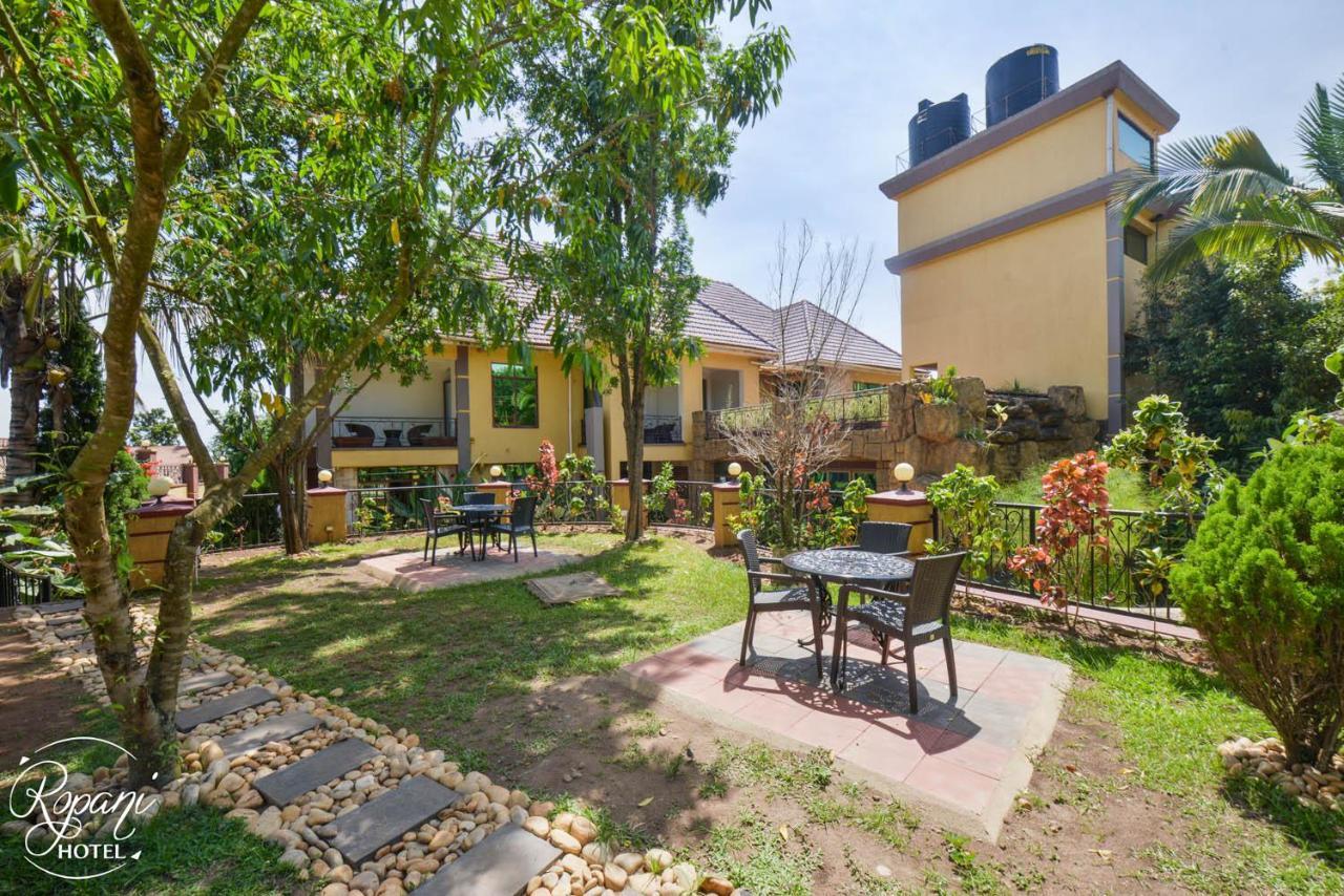 Ropani Hotel Kitende Exterior foto